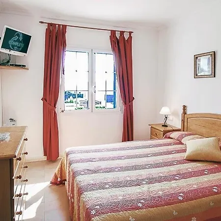 Binibequer Vell Sleeps 6 With Pool And Air Con